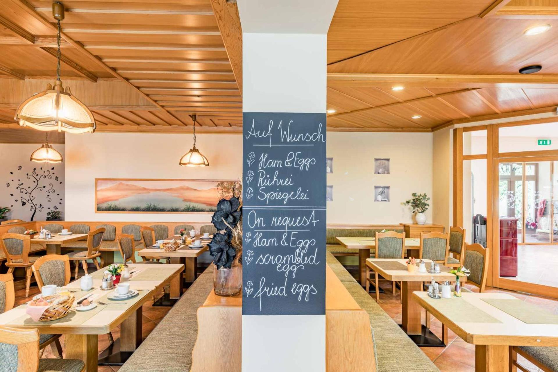 Hotel Garni Steinfeld Wiener Neustadt Ngoại thất bức ảnh