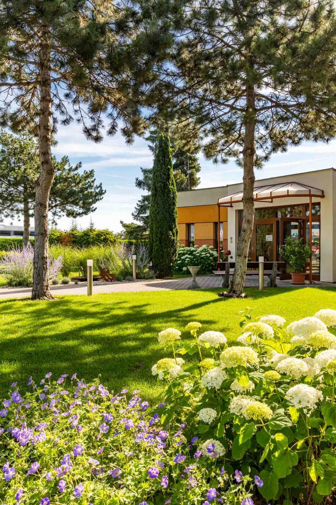 Hotel Garni Steinfeld Wiener Neustadt Ngoại thất bức ảnh