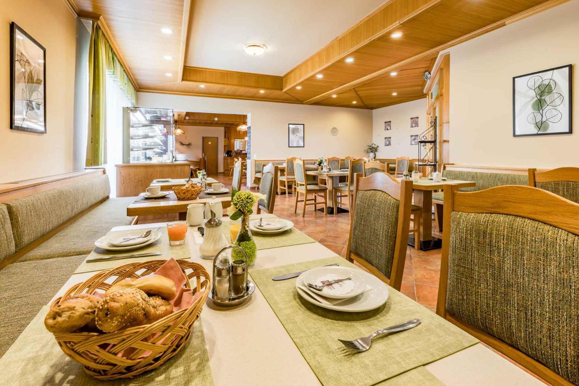 Hotel Garni Steinfeld Wiener Neustadt Ngoại thất bức ảnh