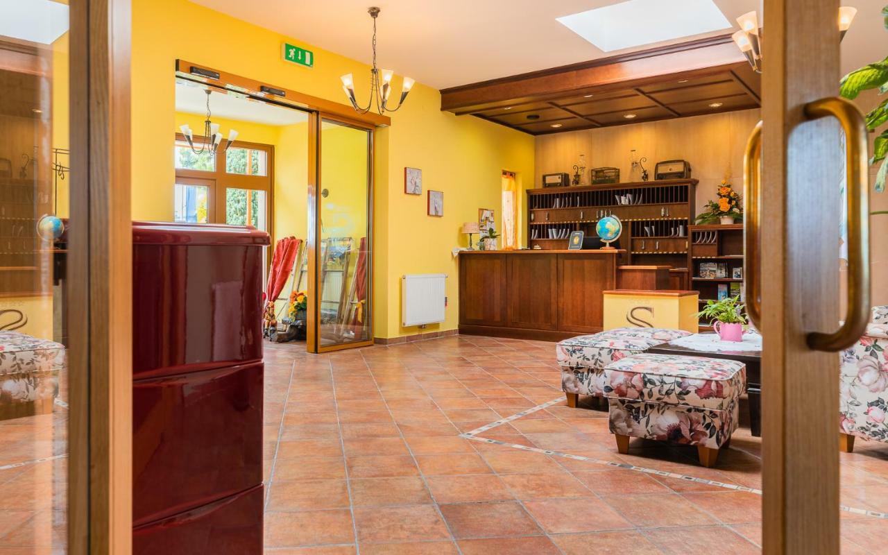Hotel Garni Steinfeld Wiener Neustadt Ngoại thất bức ảnh