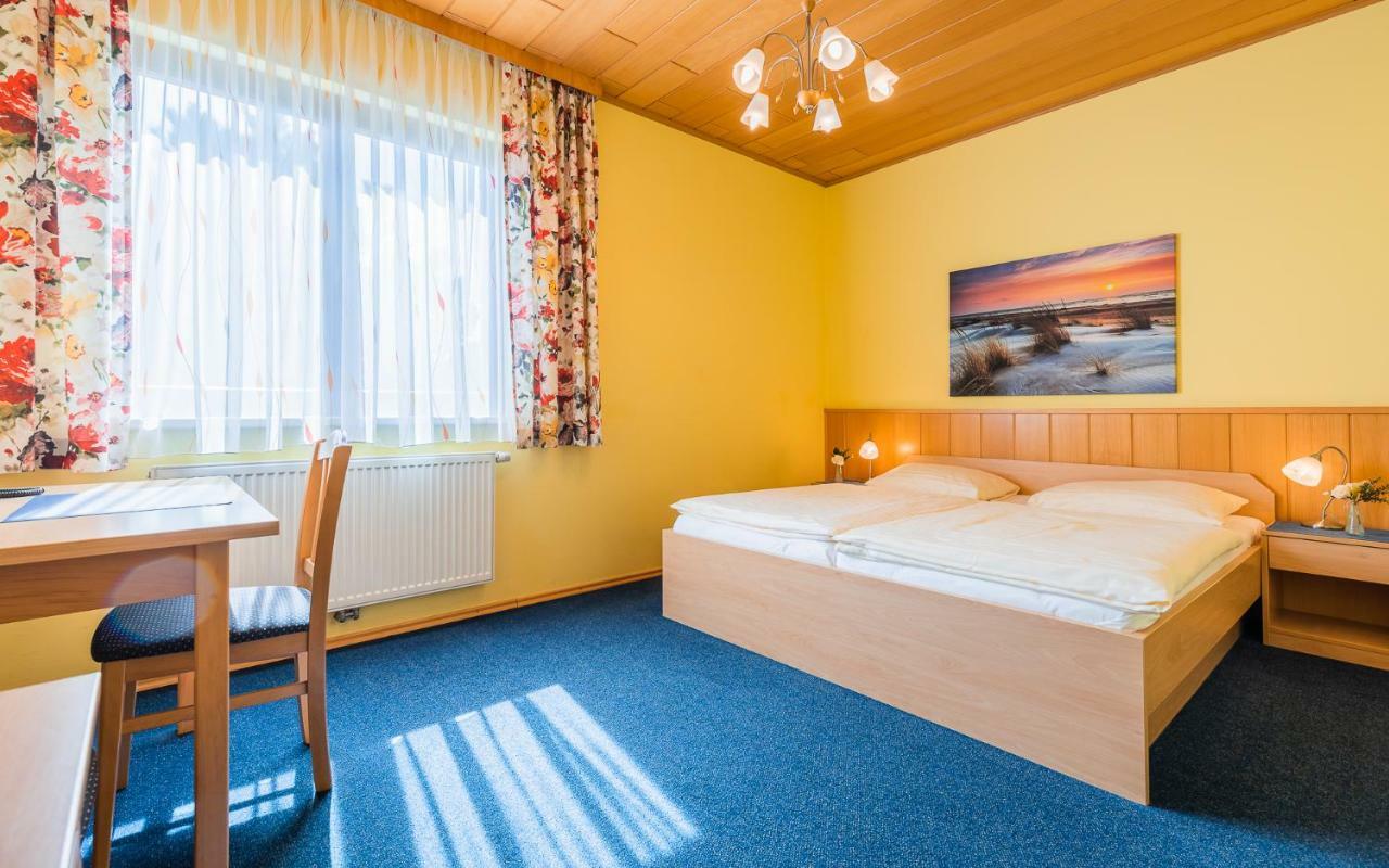Hotel Garni Steinfeld Wiener Neustadt Ngoại thất bức ảnh