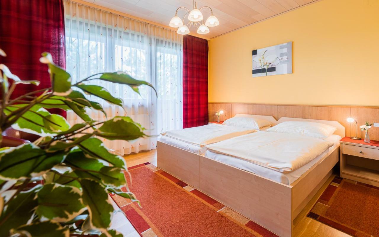 Hotel Garni Steinfeld Wiener Neustadt Ngoại thất bức ảnh